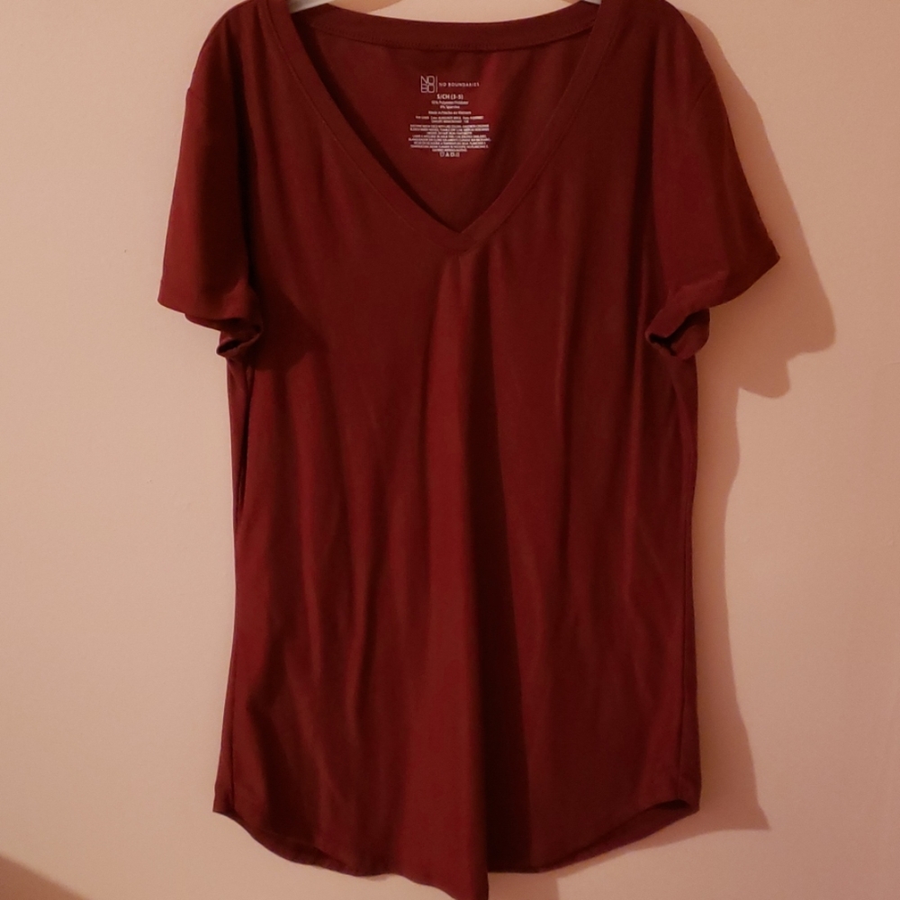 Maroon v neck t-shirt